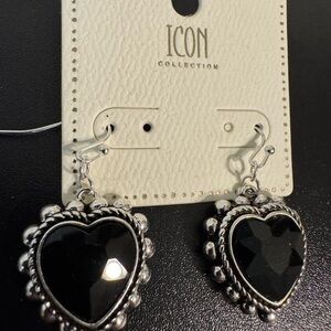 IC COLLECTION Silver and Black Heart Earrings